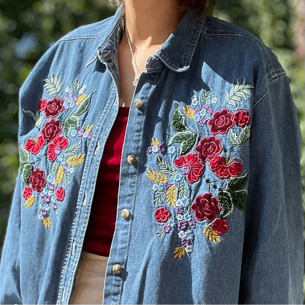 🌹 Vintage 90s Floral Embroidered Jean Longsleeve Button-Up by Lauren Brooke 🌹